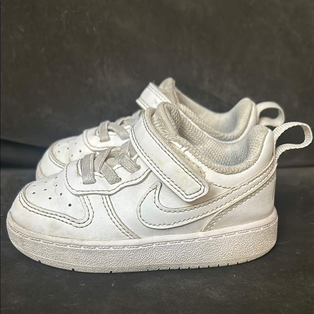 Toddler white Nike sneakers 6c